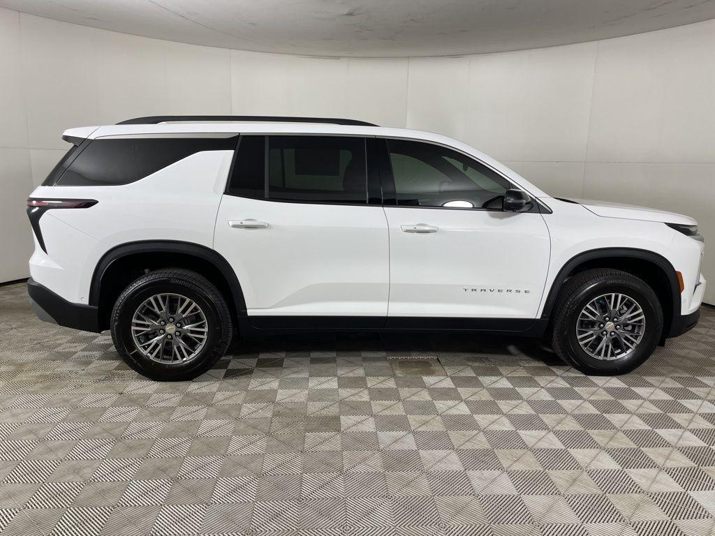 new 2025 Chevrolet Traverse car, priced at $45,642