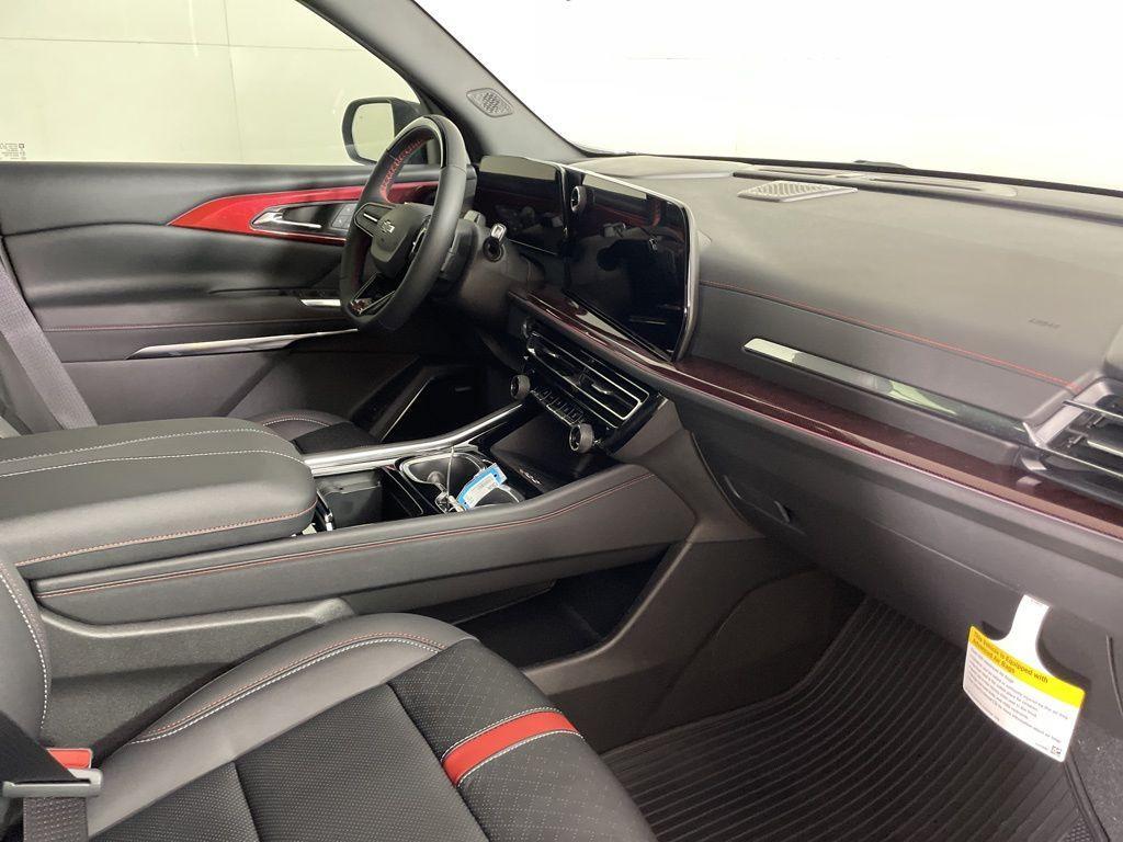 new 2025 Chevrolet Traverse car, priced at $55,915
