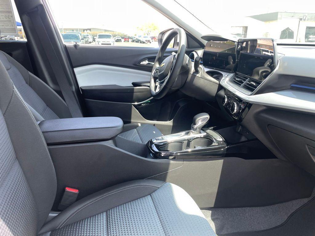 new 2025 Chevrolet Trax car, priced at $22,735