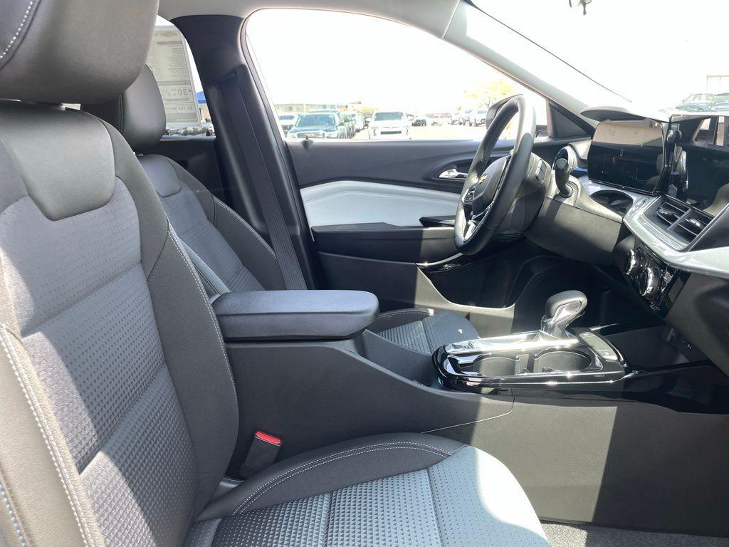 new 2025 Chevrolet Trax car, priced at $21,345