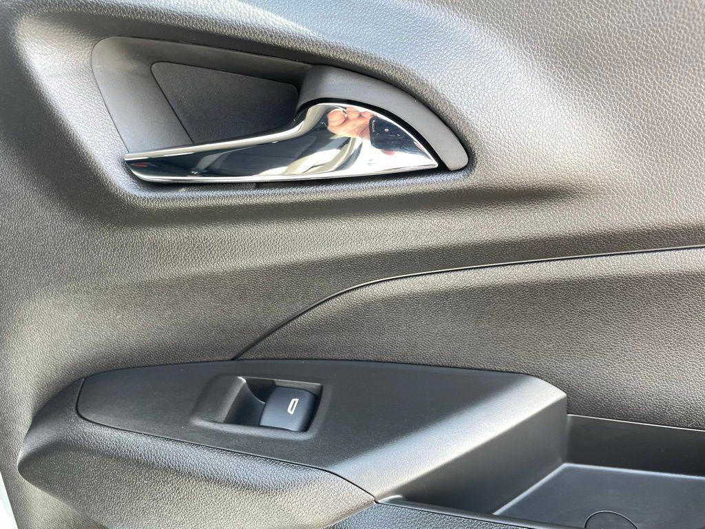 new 2025 Chevrolet Trax car, priced at $21,345