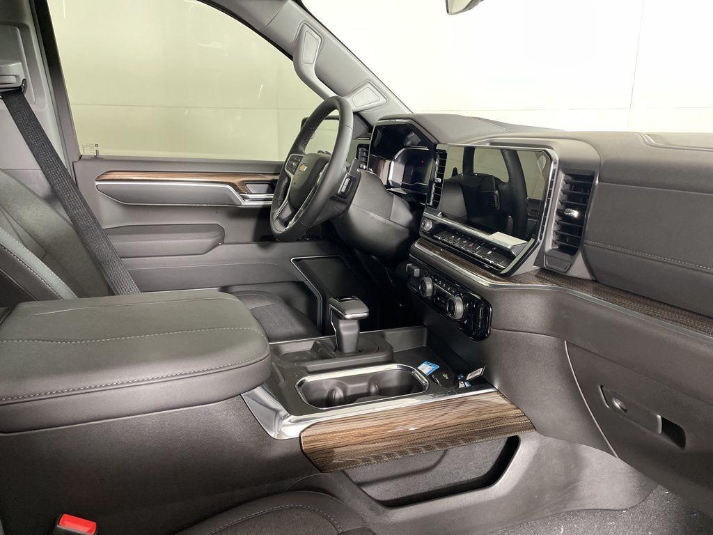 new 2025 Chevrolet Silverado 1500 car, priced at $45,040