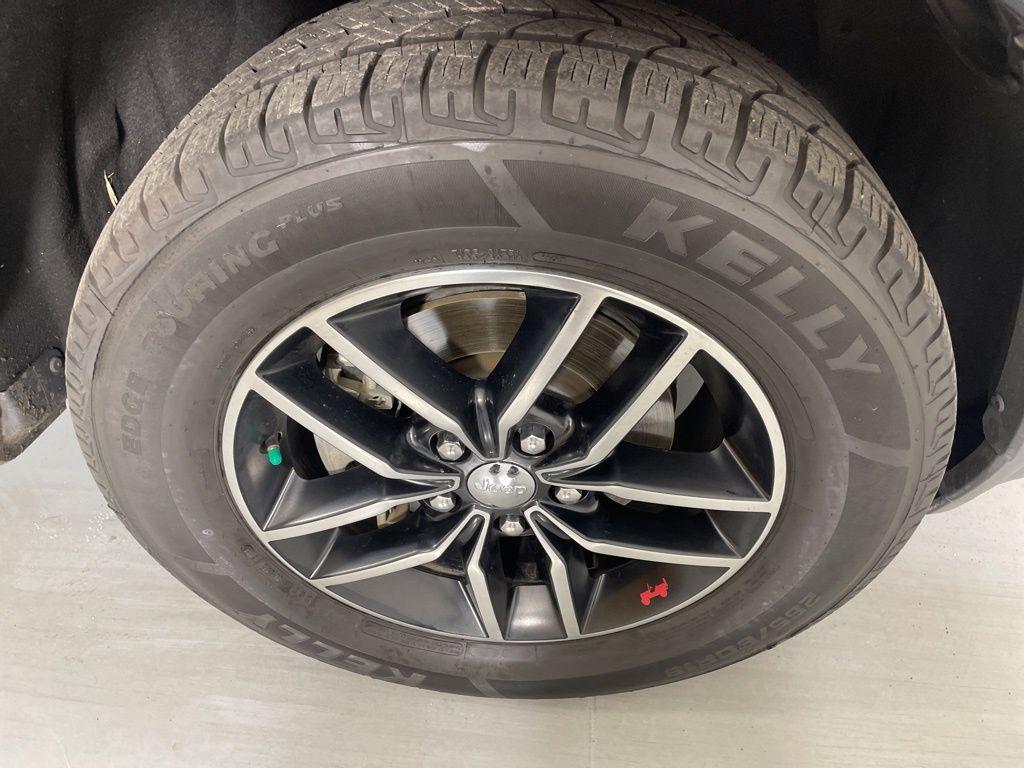 used 2017 Jeep Grand Cherokee car, priced at $15,700