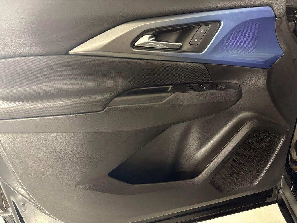 used 2025 Chevrolet Equinox EV car, priced at $25,500