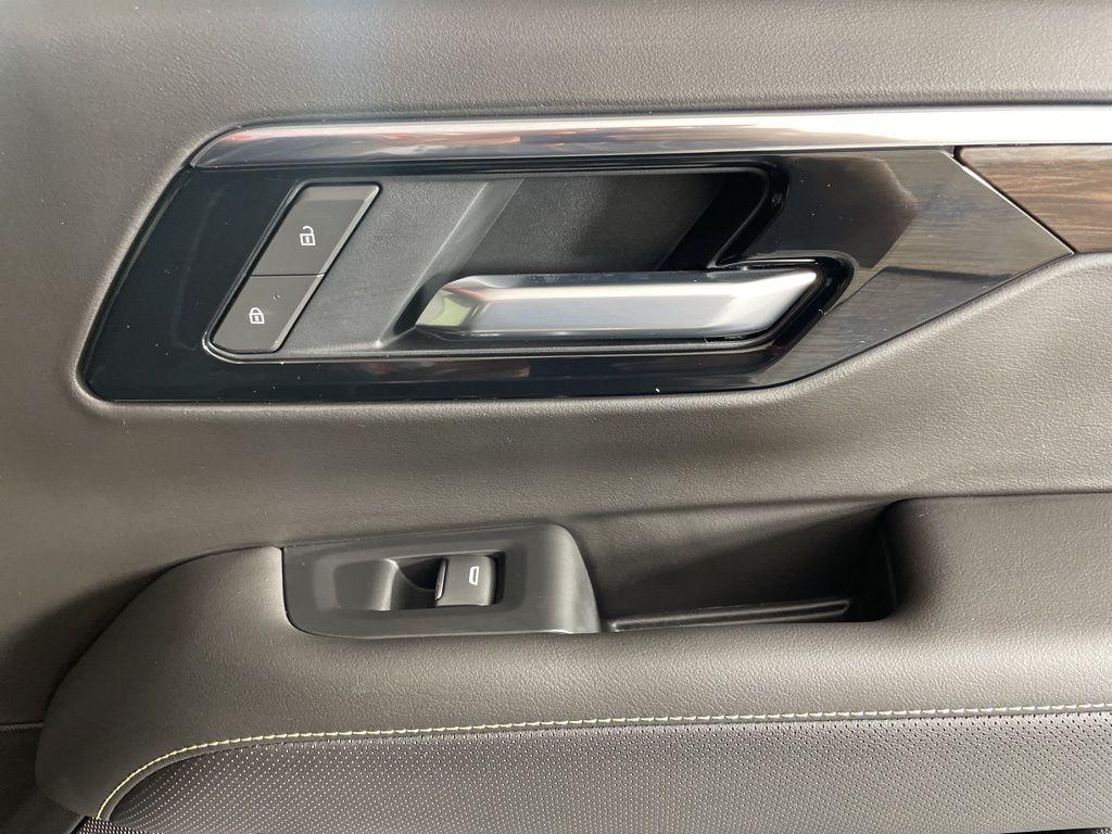 new 2025 Chevrolet Suburban car, priced at $76,489