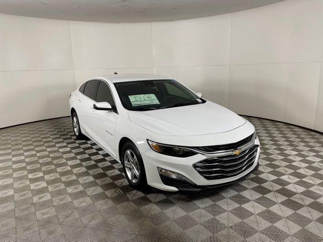 new 2025 Chevrolet Malibu car, priced at $23,495