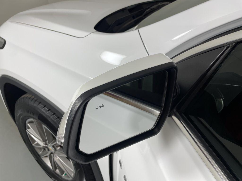 used 2023 Chevrolet Traverse car, priced at $30,200