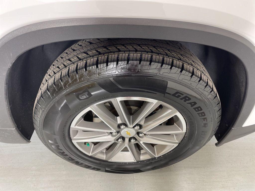 used 2023 Chevrolet Traverse car, priced at $30,200