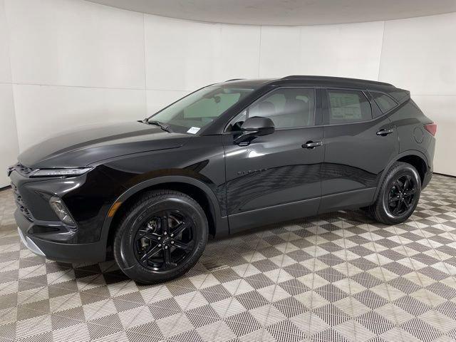 new 2025 Chevrolet Blazer car, priced at $33,555