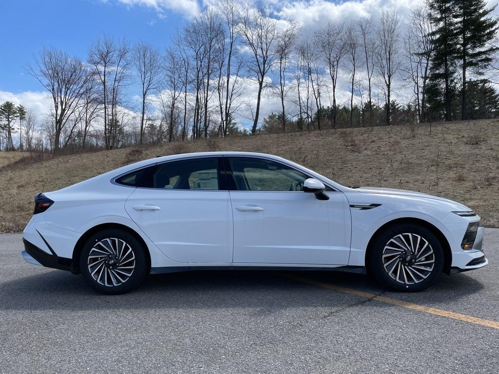 new 2025 Hyundai Sonata Hybrid car, priced at $32,015