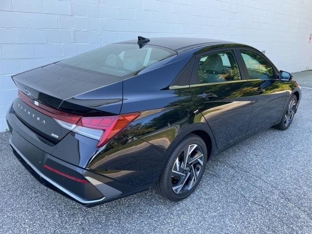 new 2024 Hyundai Elantra HEV car, priced at $28,338