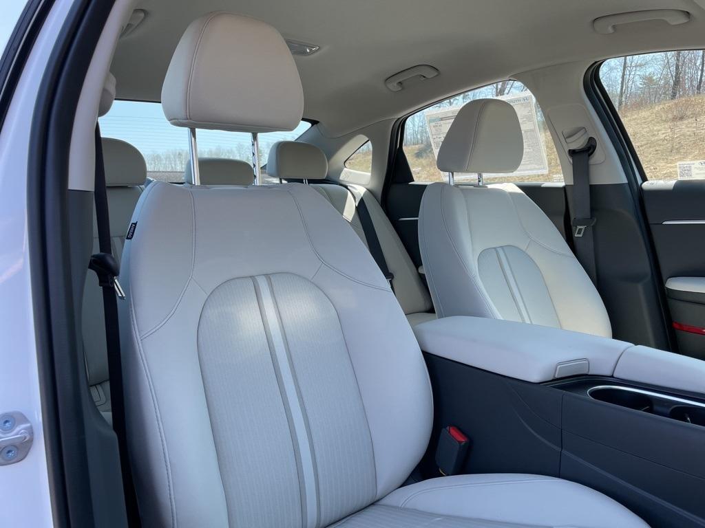 new 2025 Hyundai Sonata Hybrid car, priced at $31,953