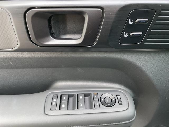 new 2025 Hyundai SANTA FE HEV car, priced at $48,645