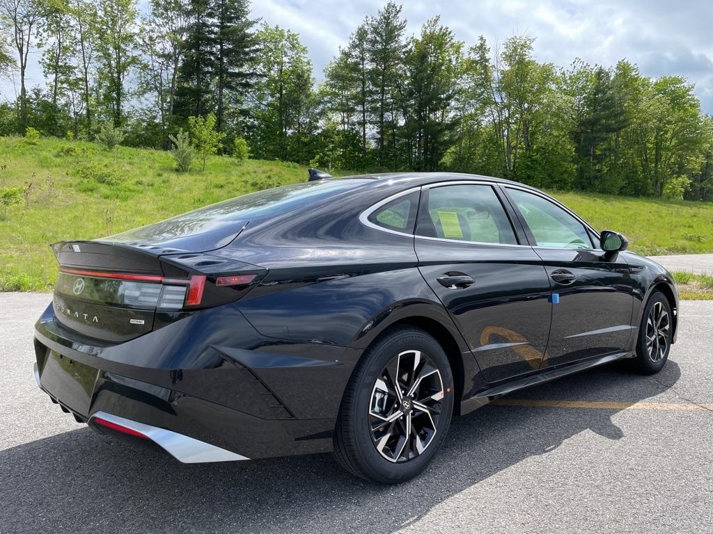 new 2025 Hyundai Sonata car, priced at $29,057