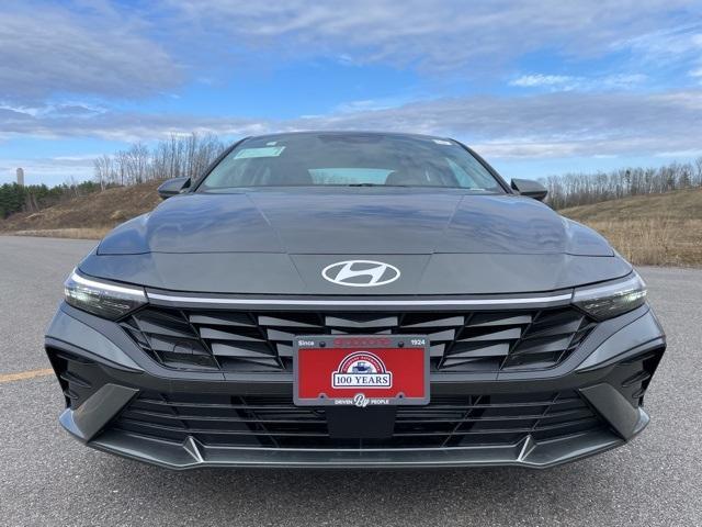 new 2025 Hyundai Elantra car, priced at $25,324