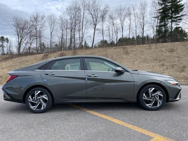 new 2025 Hyundai Elantra car, priced at $25,324