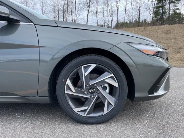 new 2025 Hyundai Elantra car, priced at $25,324