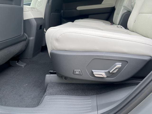 new 2025 Hyundai SANTA FE HEV car, priced at $47,589