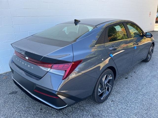 new 2025 Hyundai Elantra car, priced at $26,280