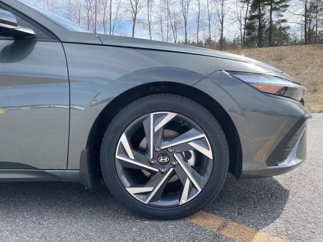 new 2025 Hyundai Elantra car, priced at $23,037