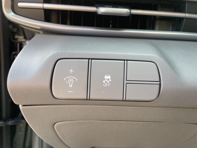 new 2025 Hyundai Elantra car, priced at $23,037