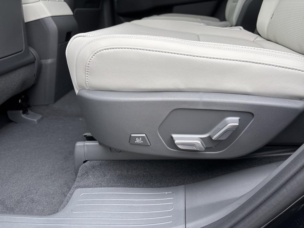 new 2025 Hyundai SANTA FE HEV car, priced at $47,619