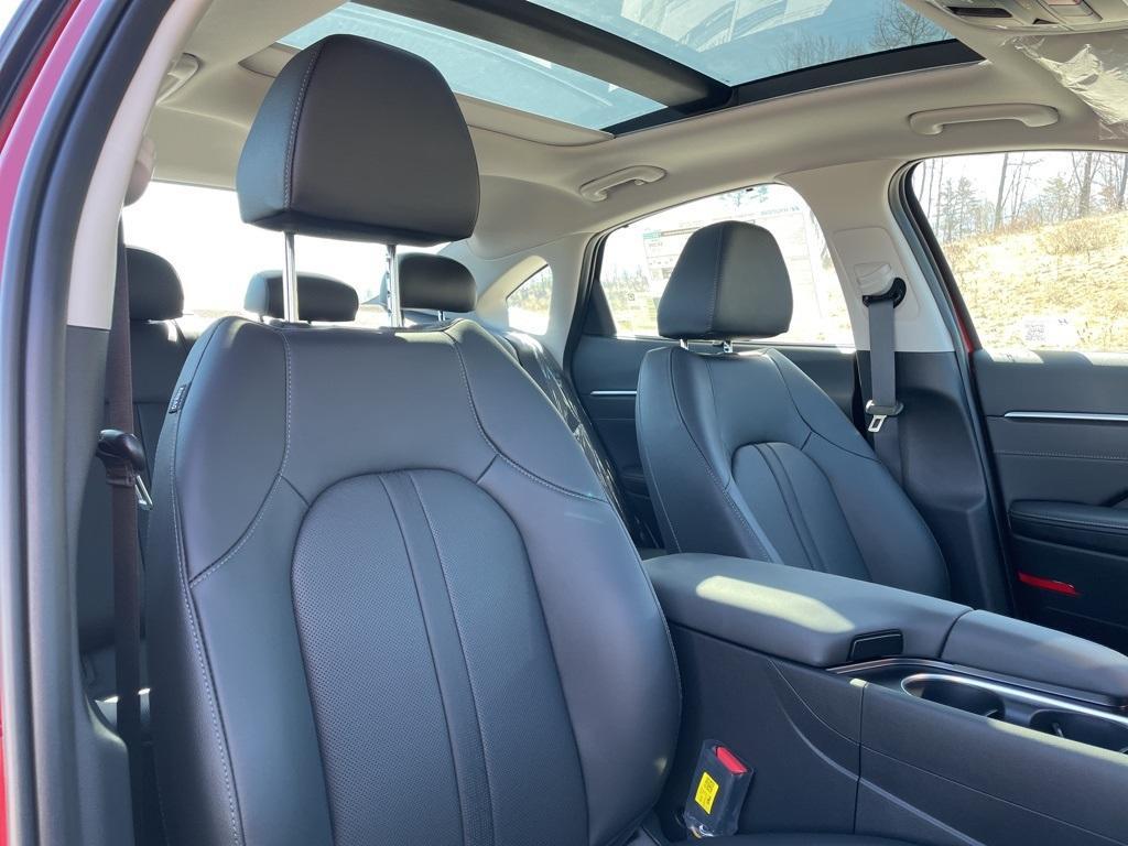 new 2025 Hyundai Sonata Hybrid car, priced at $38,061