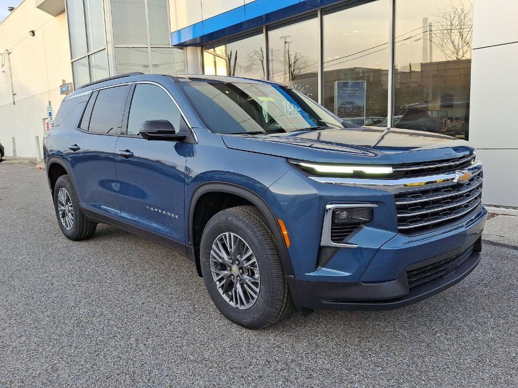 new 2025 Chevrolet Traverse car, priced at $43,180