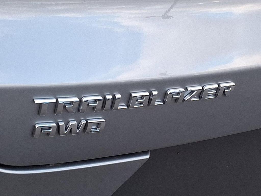 new 2025 Chevrolet TrailBlazer car, priced at $28,559