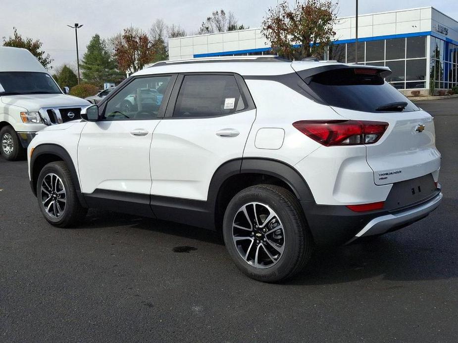 new 2025 Chevrolet TrailBlazer car, priced at $28,615