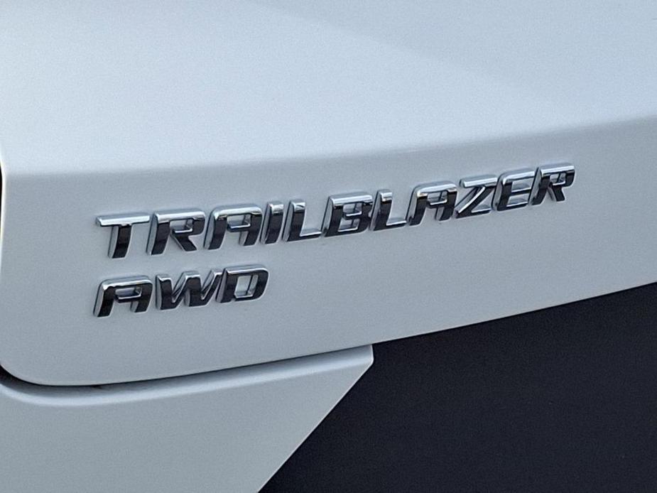 new 2025 Chevrolet TrailBlazer car, priced at $28,615