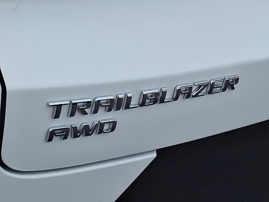 new 2025 Chevrolet TrailBlazer car, priced at $28,259