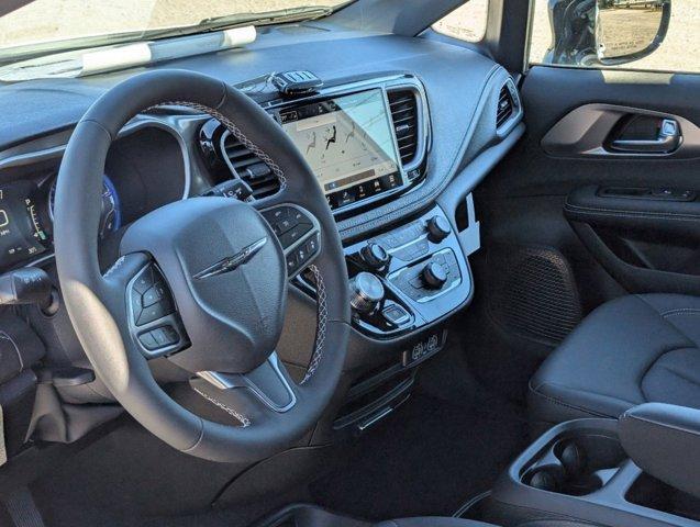 new 2025 Chrysler Pacifica car, priced at $41,925