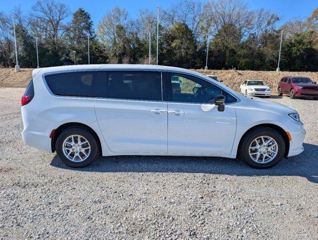 new 2025 Chrysler Pacifica car, priced at $41,925