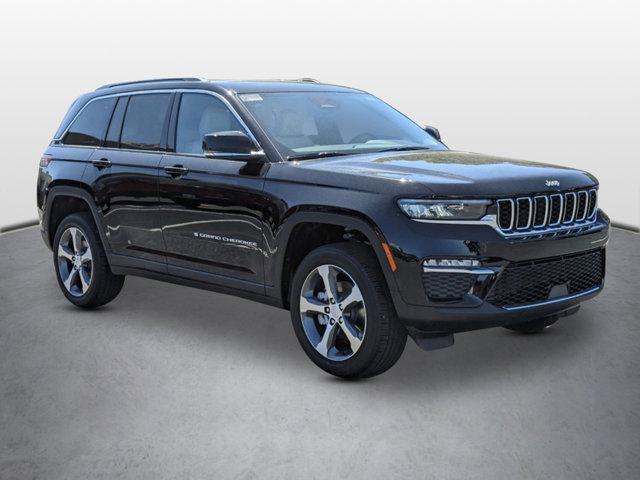 new 2024 Jeep Grand Cherokee car, priced at $43,995