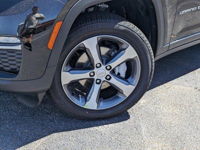 new 2024 Jeep Grand Cherokee car, priced at $43,995