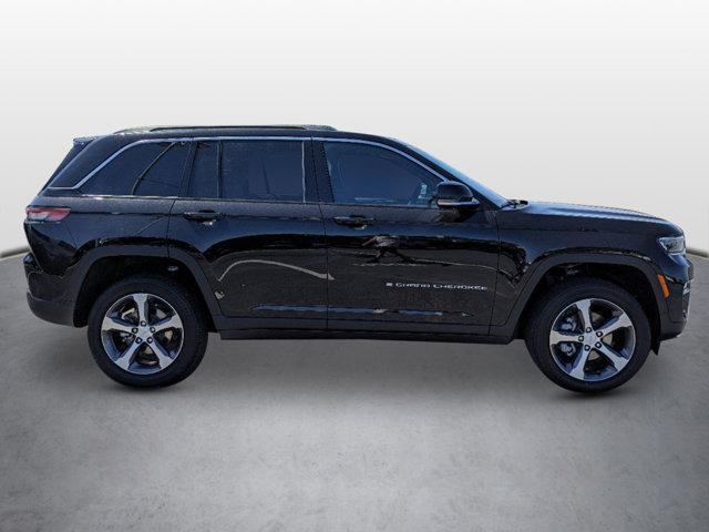 new 2024 Jeep Grand Cherokee car, priced at $43,995