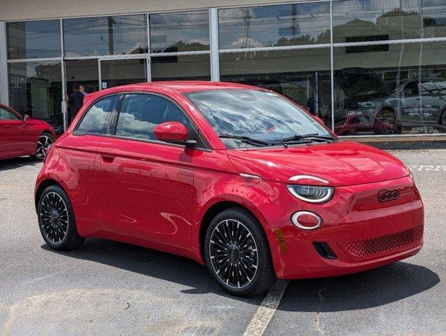 new 2024 FIAT 500e car