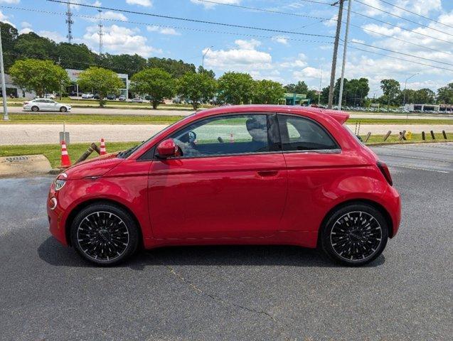 new 2024 FIAT 500e car