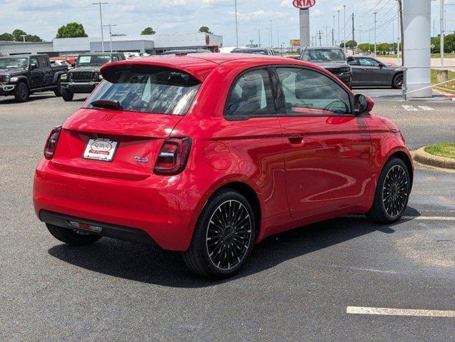 new 2024 FIAT 500e car