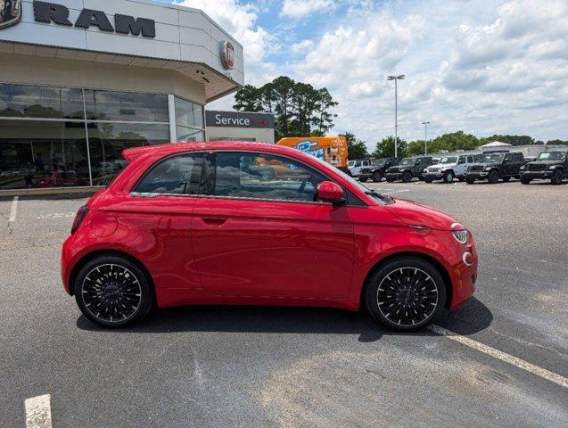 new 2024 FIAT 500e car