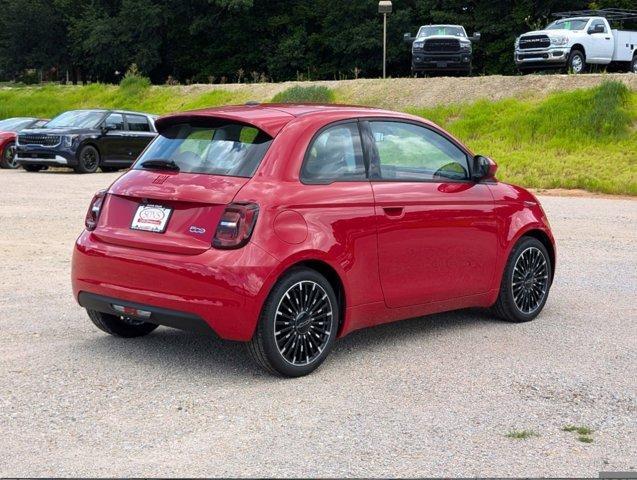 new 2024 FIAT 500e car