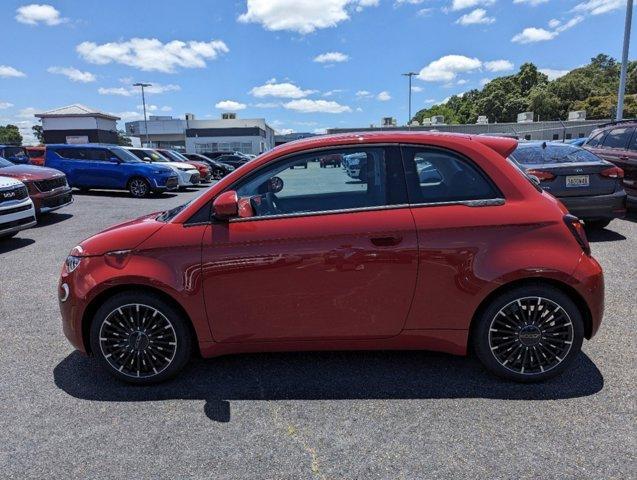 new 2024 FIAT 500e car