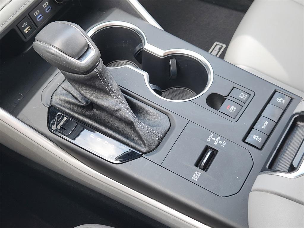 used 2022 Toyota Highlander car, priced at $35,191
