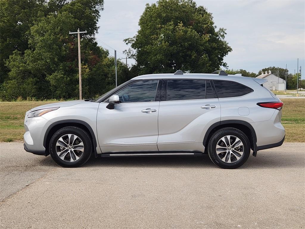 used 2022 Toyota Highlander car, priced at $35,191