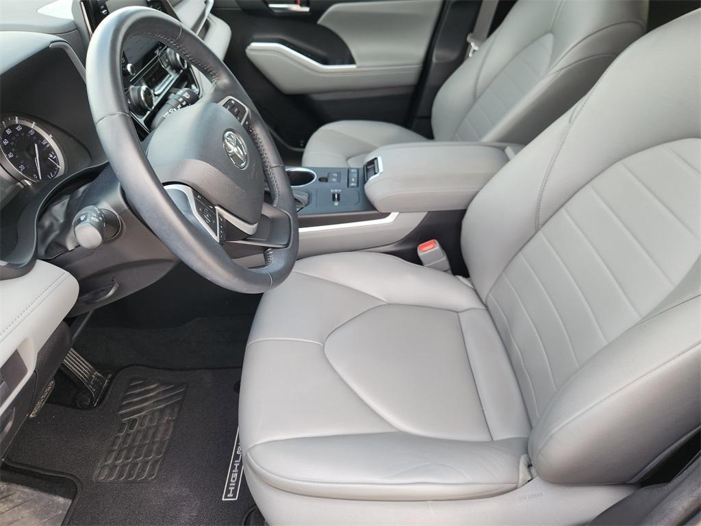 used 2022 Toyota Highlander car, priced at $35,191