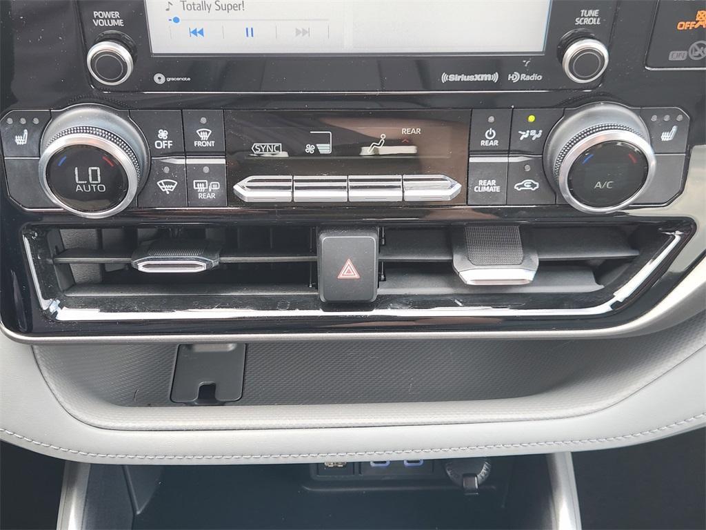 used 2022 Toyota Highlander car, priced at $35,191