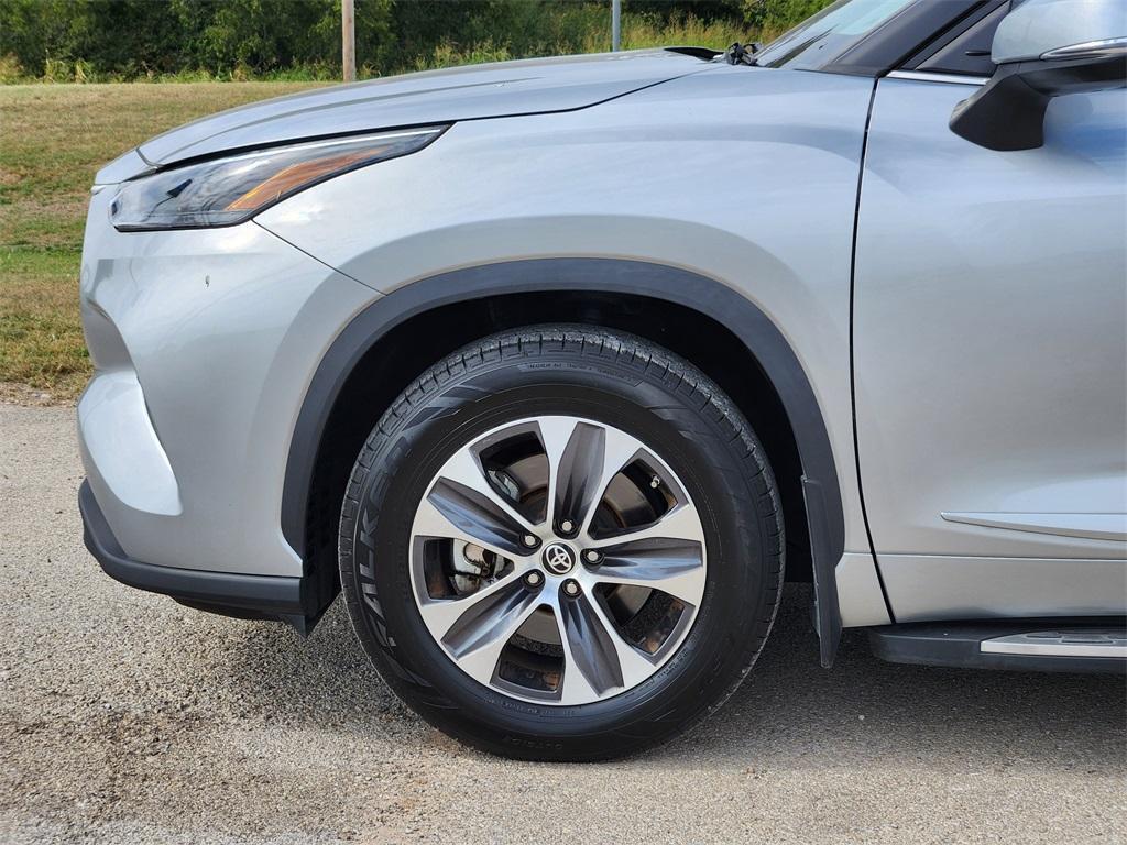 used 2022 Toyota Highlander car, priced at $35,191