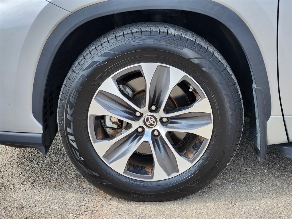 used 2022 Toyota Highlander car, priced at $35,191