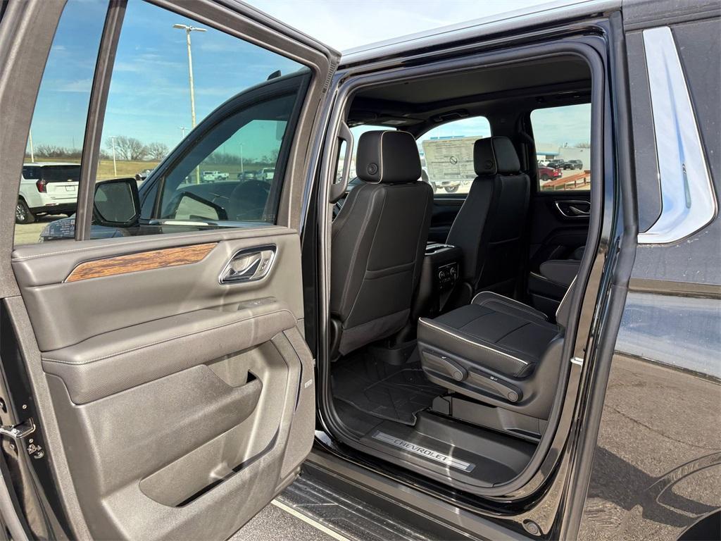 new 2024 Chevrolet Suburban car, priced at $74,185